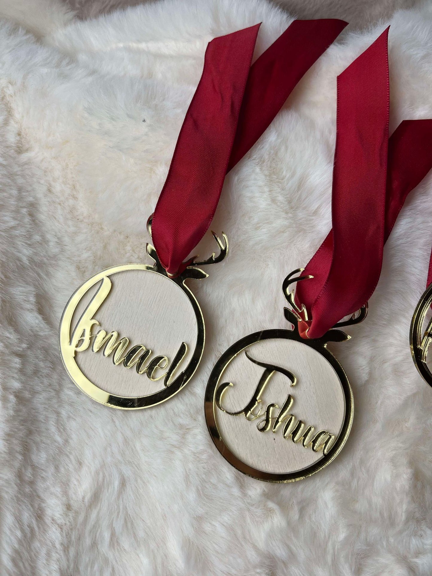 Boule de Noël en plexi et bois – Une décoration unique et personnalisable