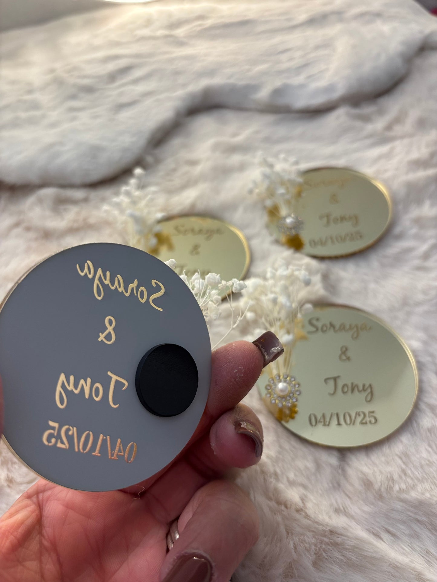 Cadeaux invités & témoins personnalisés – Gravure sur plexiglas