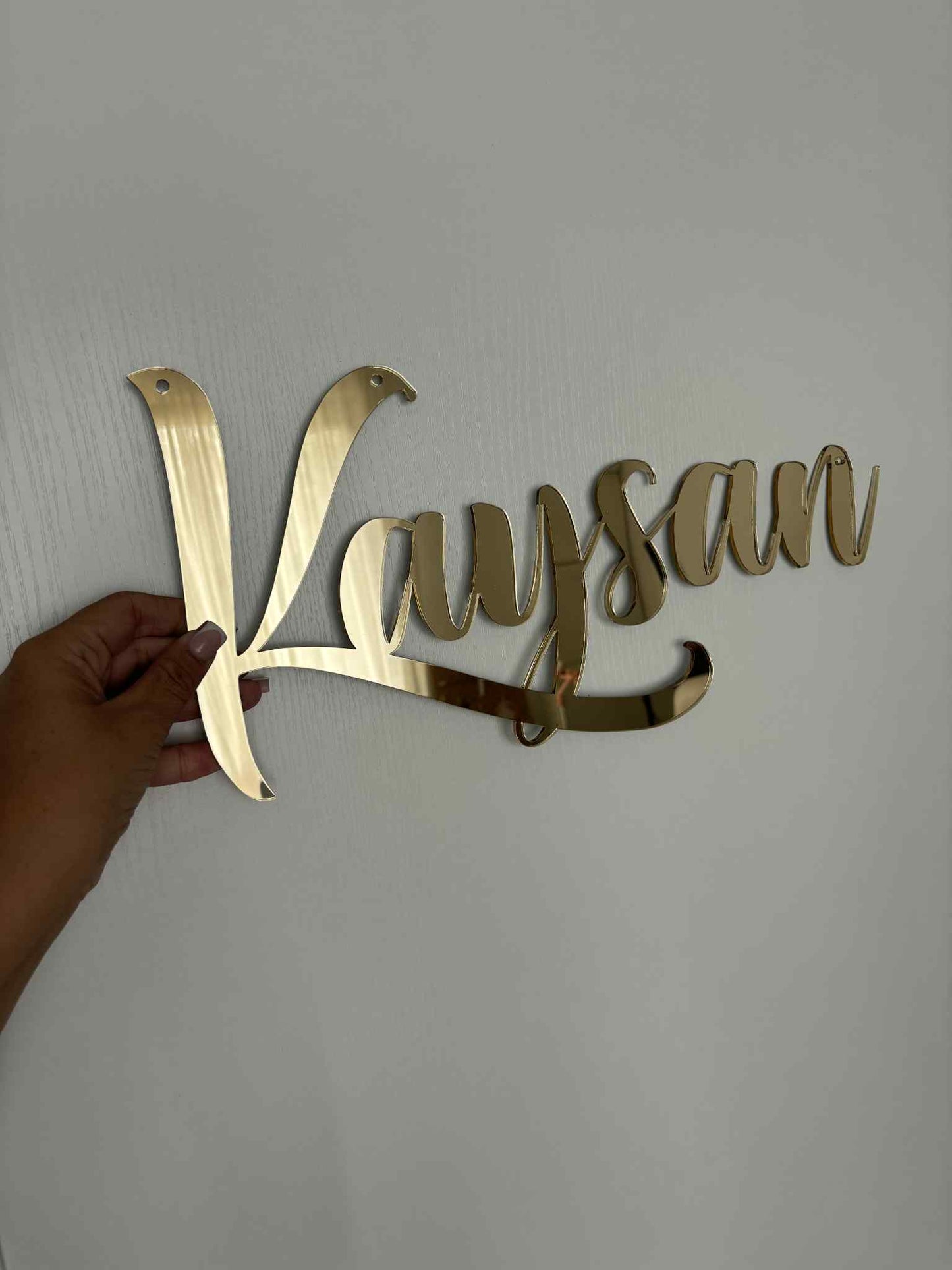 Prénom en plexiglas doré – Décoration personnalisée élégante