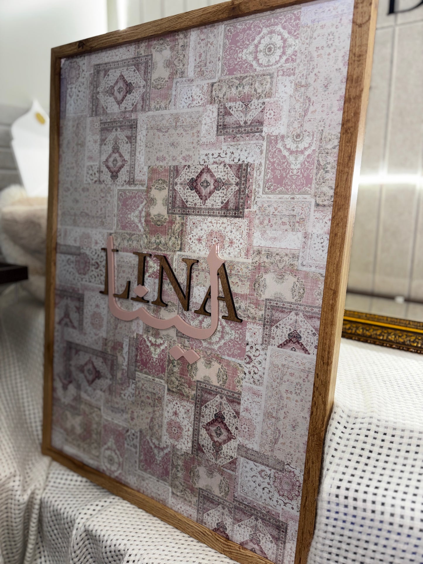 Tableau personnalisé– Décoration murale orientale chic en bois et plexiglas – Motif tapis rose bohème