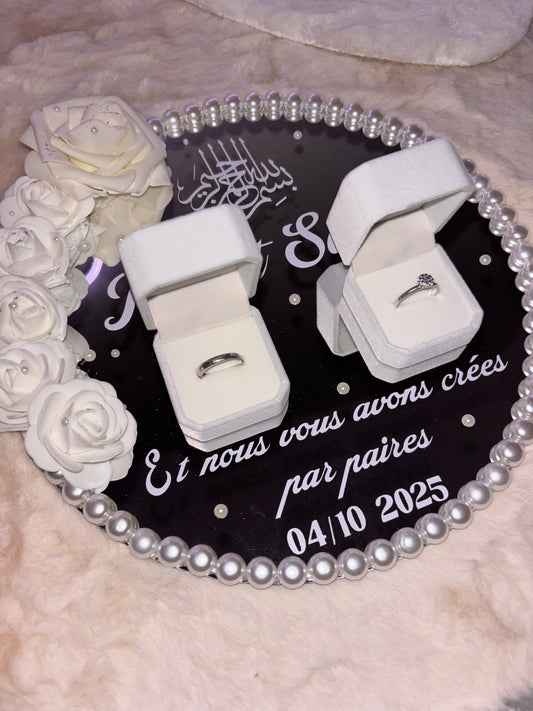 Porte alliance miroir personnalisé | Boîte avec fleurs, perles et inscription – Mariage élégant