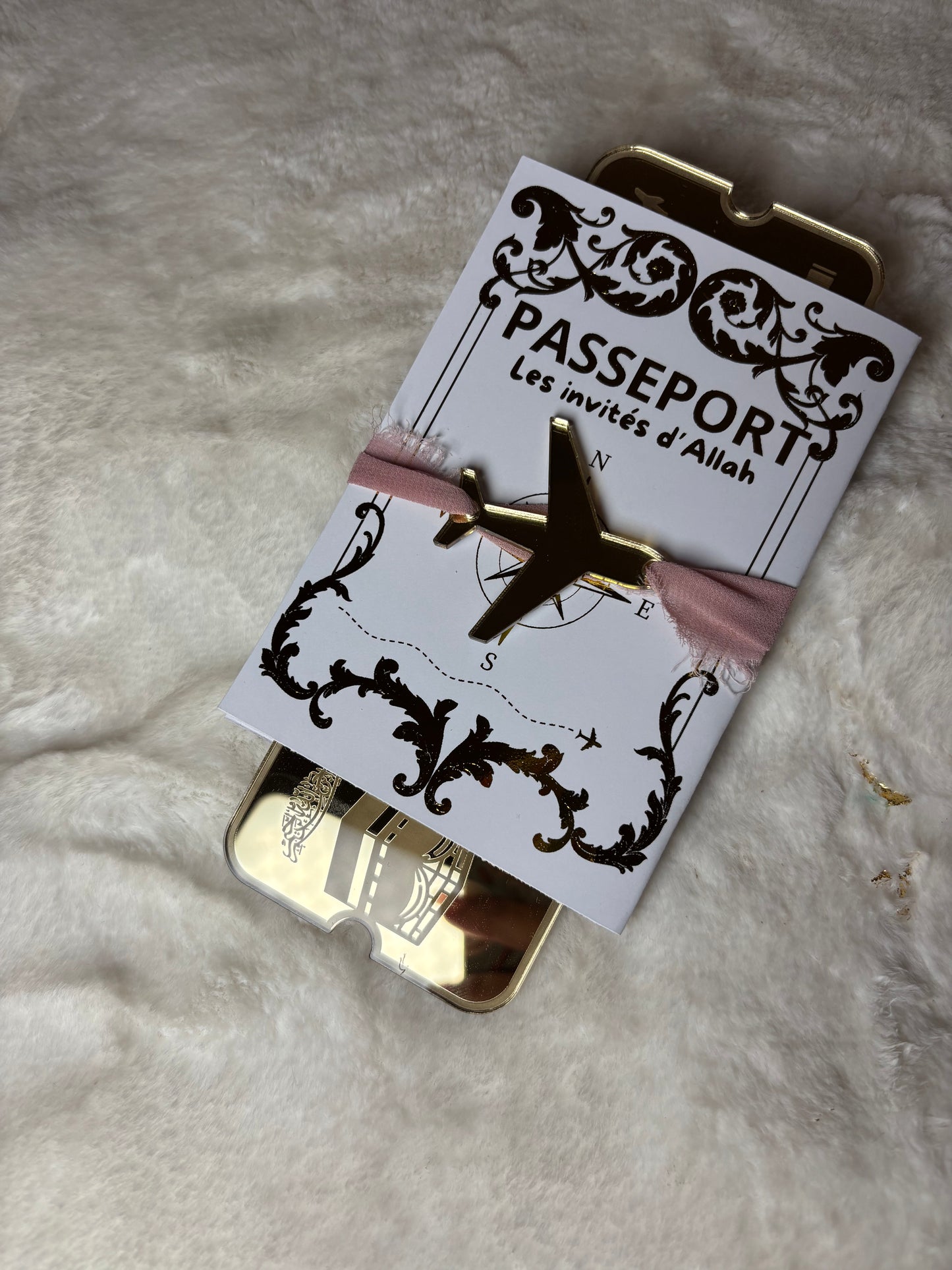 Billet d’Avion Luxe en Plexi Or Gravé – Cadeau Unique pour Omra ou Hajj