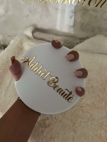 Plaque Nails