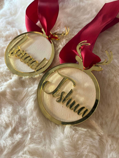 Boules de noël en plexiglass et bois