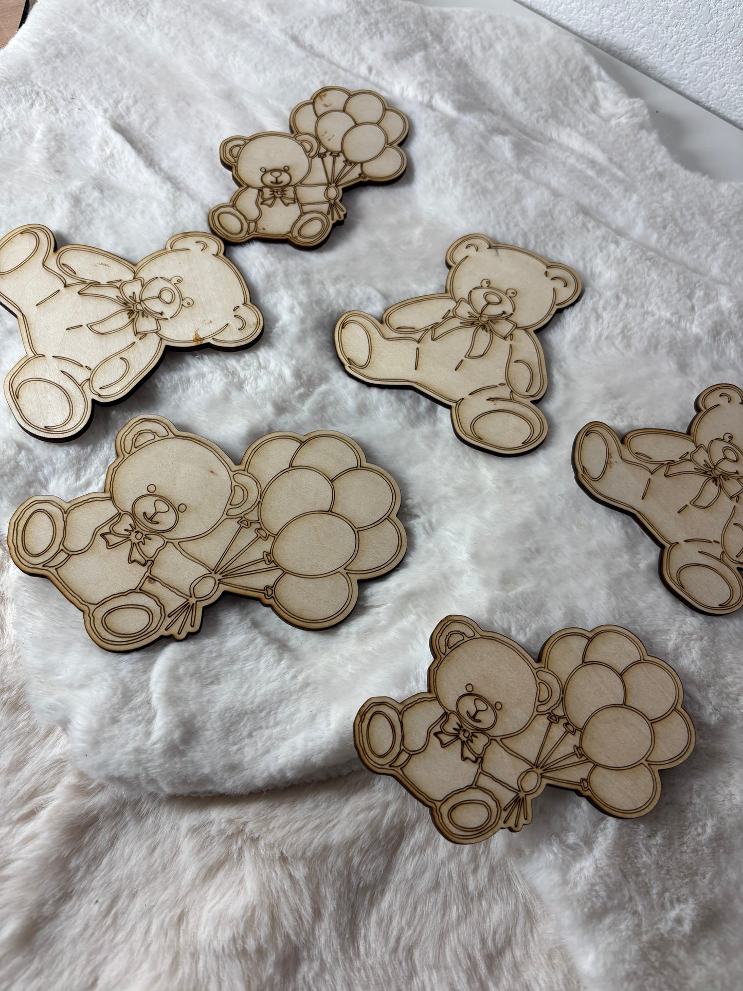 Décorations nounours en bois (lot de 6) – Gravure personnalisée pour chambre d’enfant