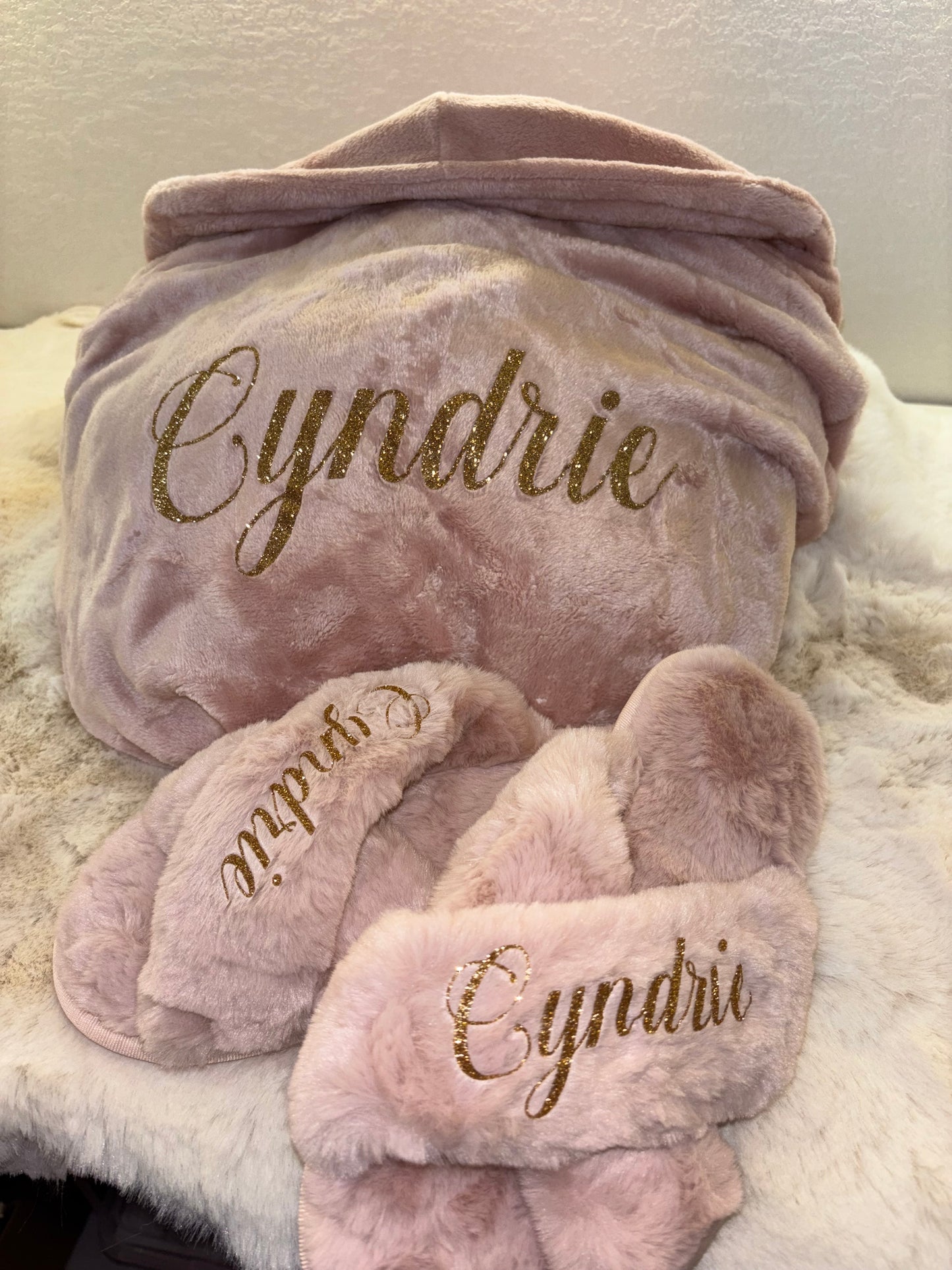 Box cocooning – Peignoir & chaussons polaires personnalisés avec boîte cadeau rose