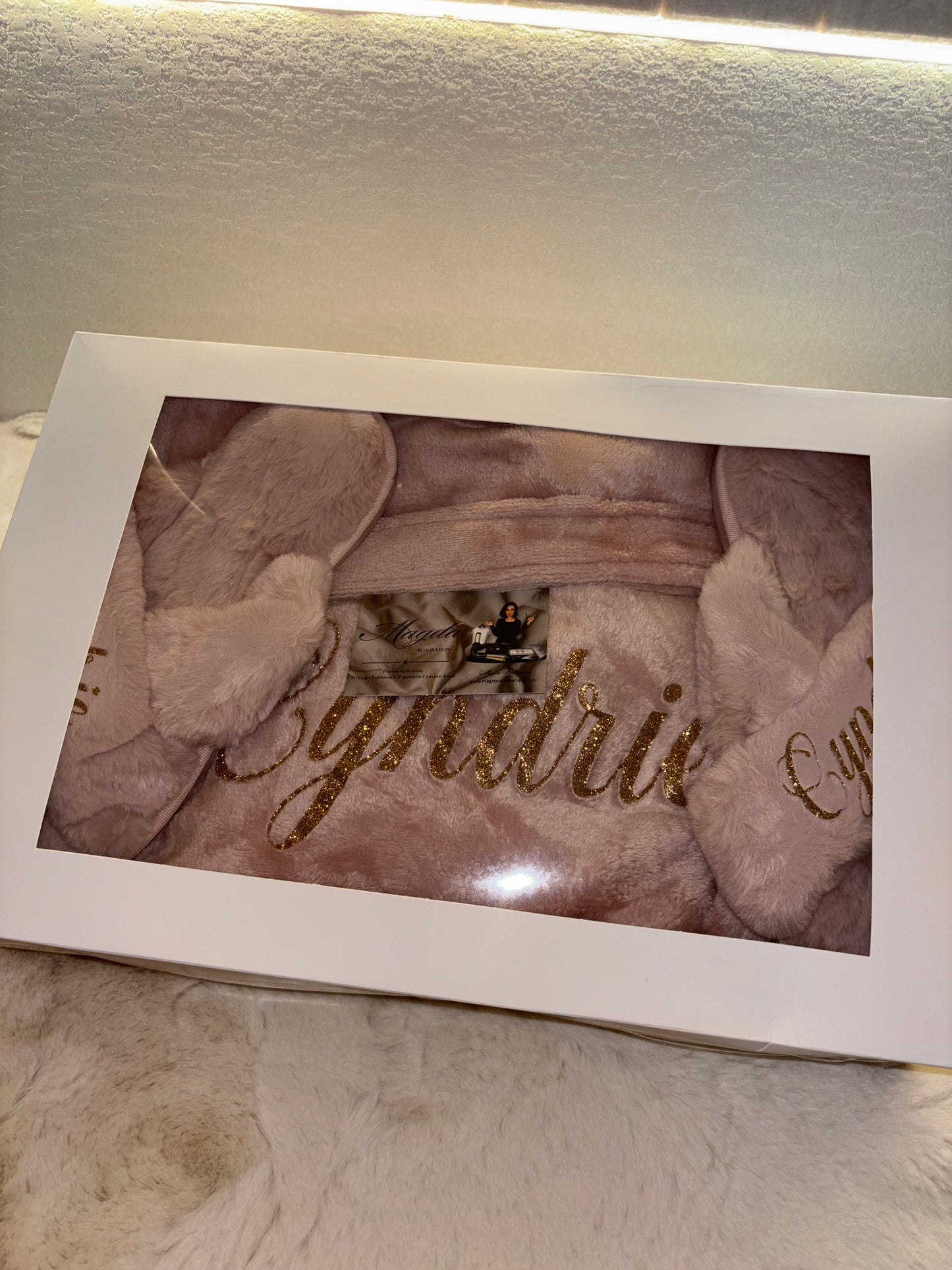 Box cocooning – Peignoir & chaussons polaires personnalisés avec boîte cadeau rose