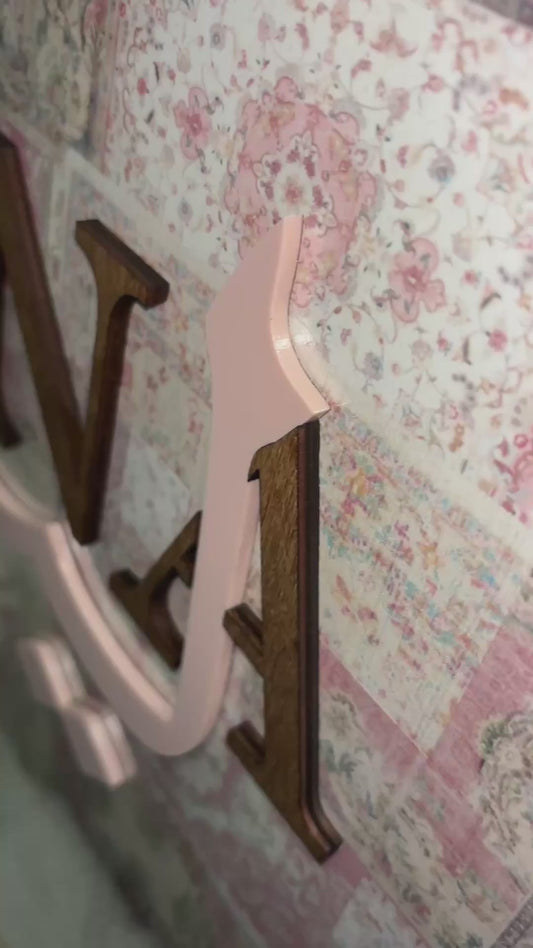 Tableau personnalisé– Décoration murale orientale chic en bois et plexiglas – Motif tapis rose bohème